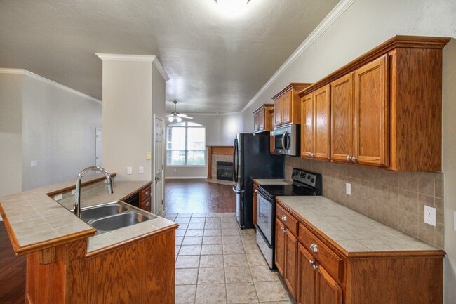 2111 Scissortail Landing Dr