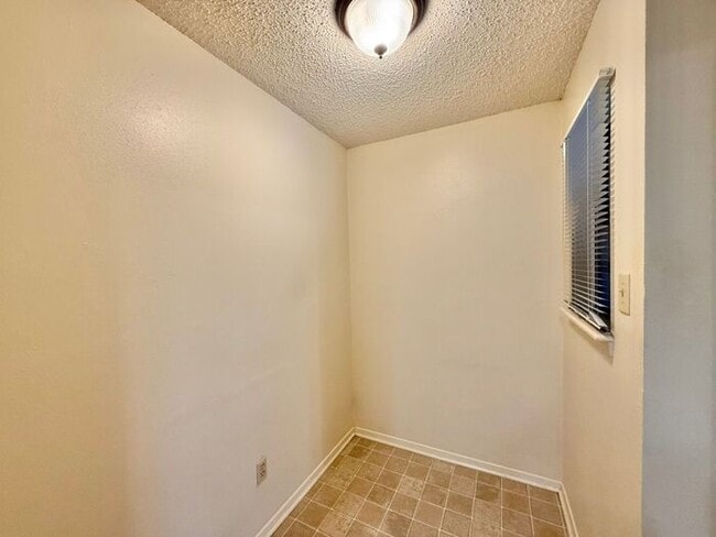 Photo - 1 Bed 1 Bath, Upstairs Apartment Unit at Heritage West!