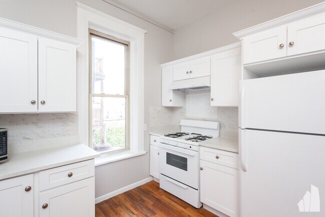 Photo - 900 W Newport Ave Unit 2