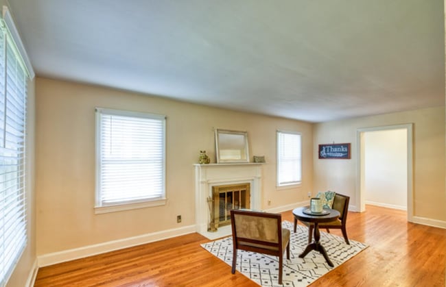 Photo - 2418 Manchester Rd