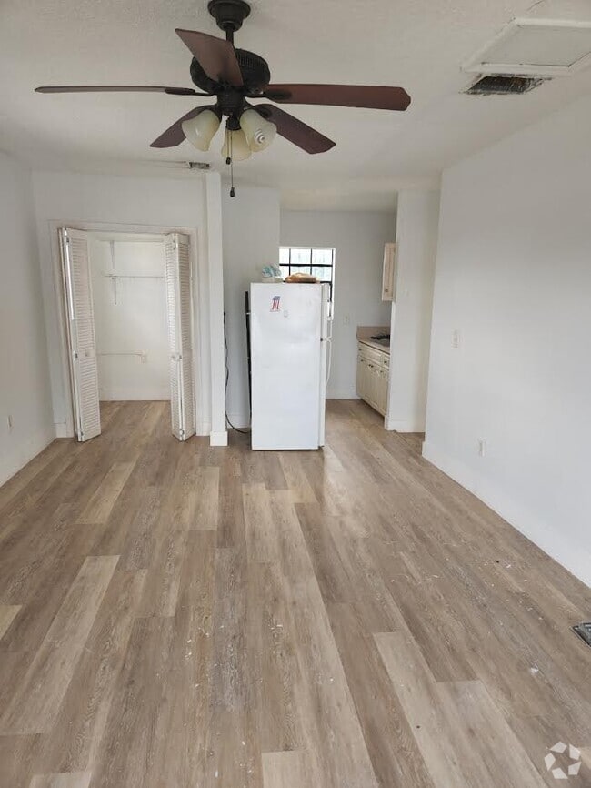 Building Photo - 326 SW 62nd Ave Unit Rear Rental
