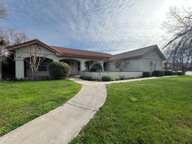 Madera Ranchos home located near Liberty H... - Madera Ranchos home located near Liberty H...