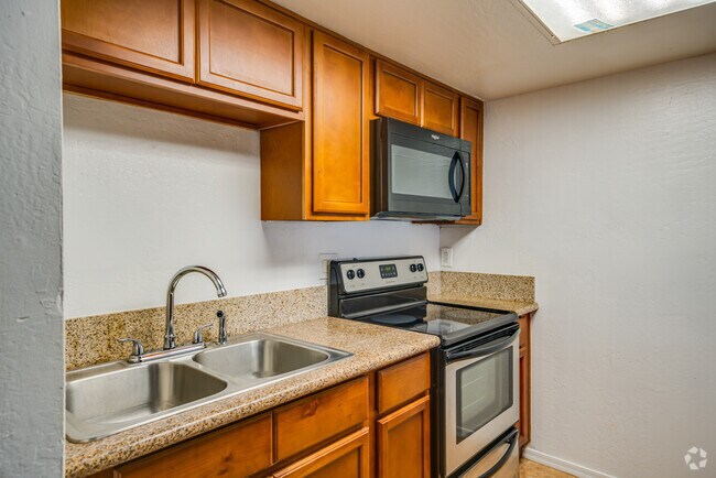 2 BR, 2 BA