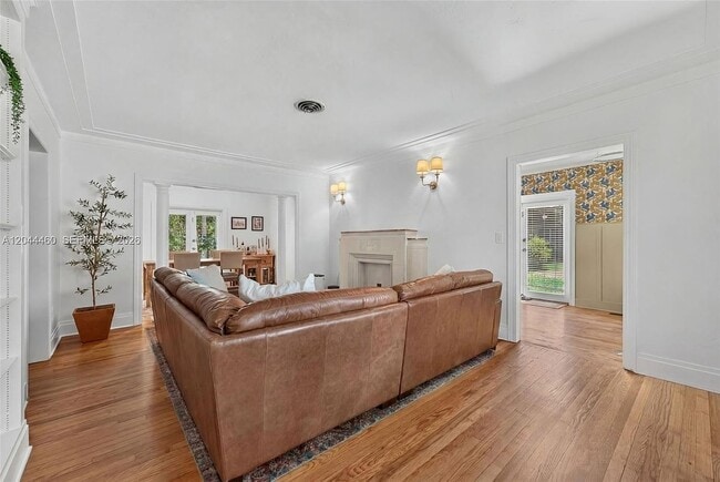 Photo - 1710 Segovia St