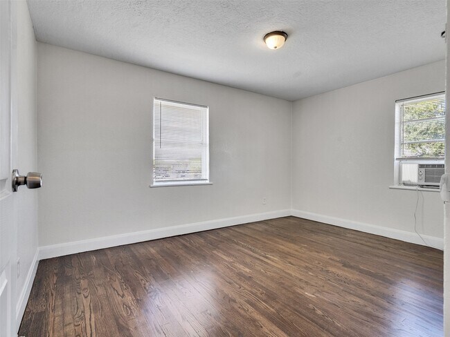 Building Photo - 7626 Pecan Villas Dr Unit 3