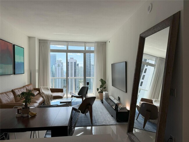 Photo - 55 SE 6th St Unidad 4106