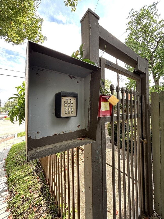 Photo - 1840 Branard St Unidad 2