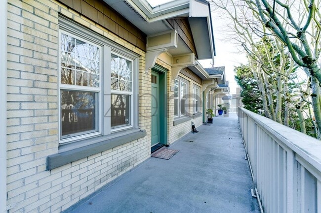 Photo - 2225 Eastlake Ave E