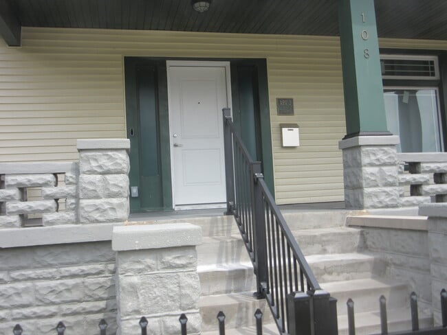 Building Photo - 108 W Columbia Ave Unit 201