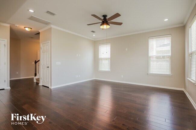 Photo - 437 Northern Red Oak Dr