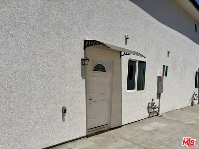 Photo - 11016 Olinda St