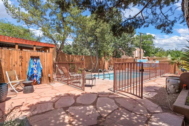 Photo - 438 Richmond Pl NE