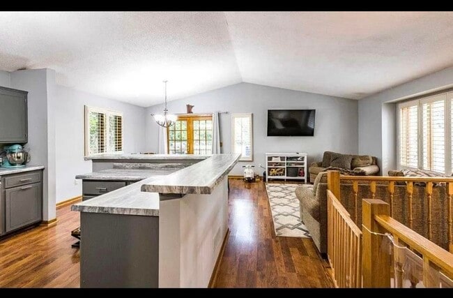Photo - 14803 Peteler Ln