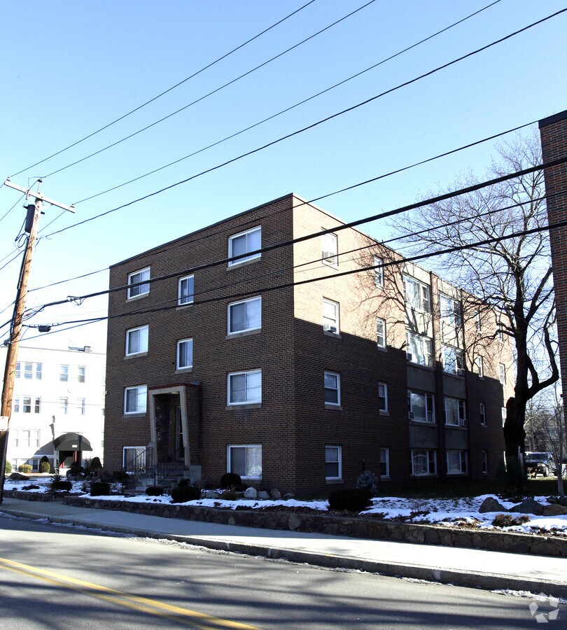 Photo - 457-485 Pleasant St Apartments