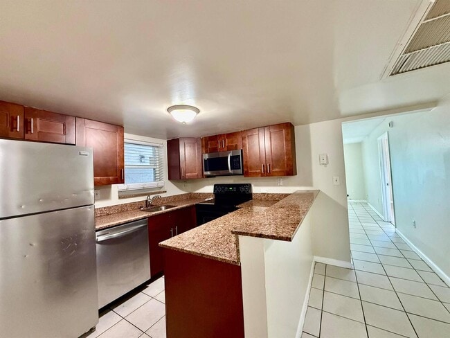 Building Photo - 700 SW 81st Ter Unit 1A