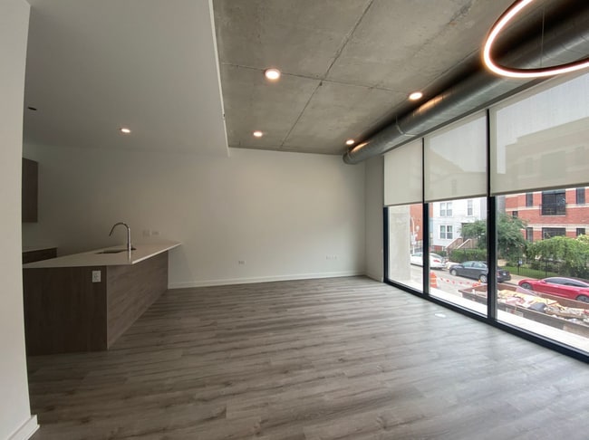 Building Photo - 1120 W Patterson Ave Unit 302