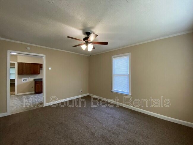 Photo - 3577 Bowen Ave