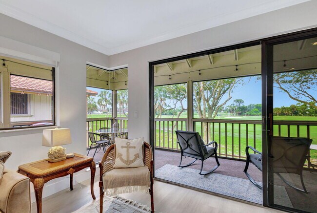 Photo - 438 Brackenwood Ln S