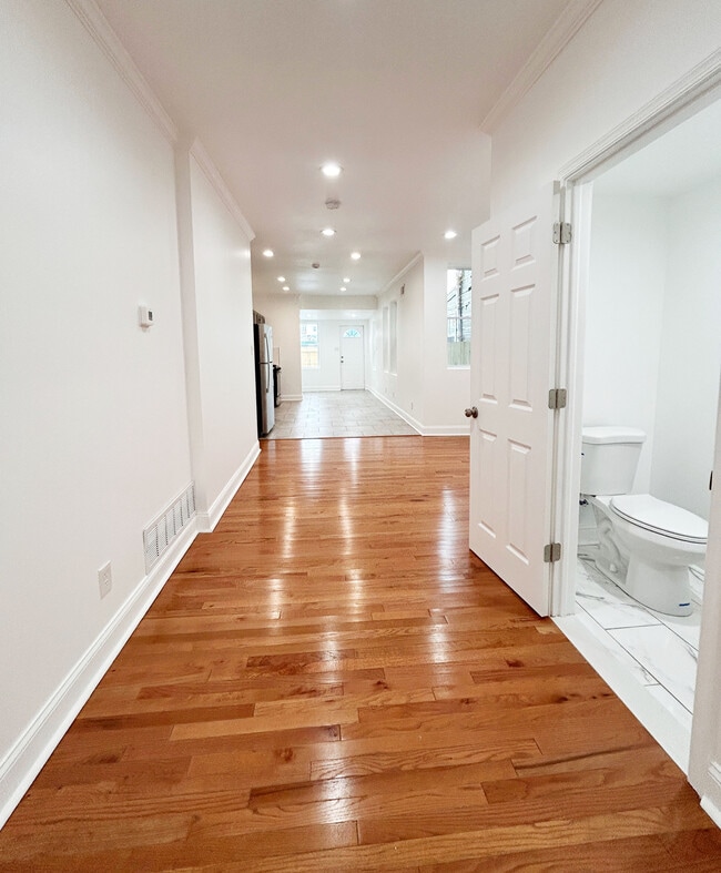 Photo - 1241 Orthodox St