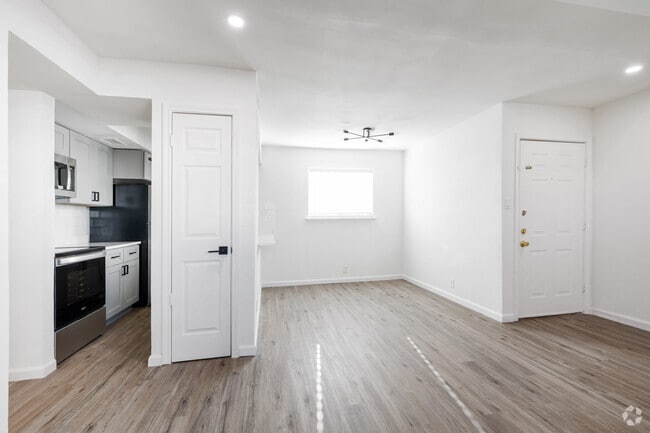 1BR, 1BA _ 724SF