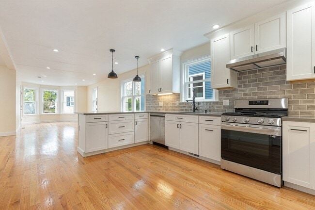 Building Photo - 48 W Tremlett St Unit 1