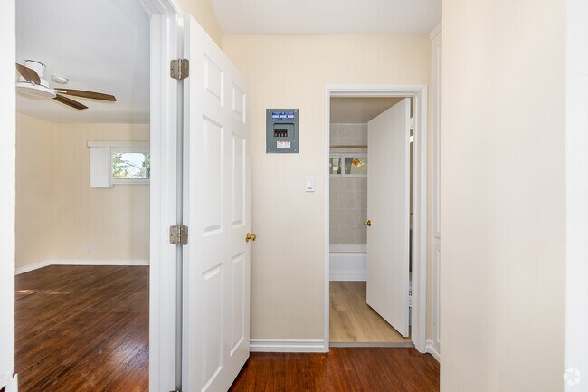 1BR, 1BA - 765SF - Bedroom & Bathroom