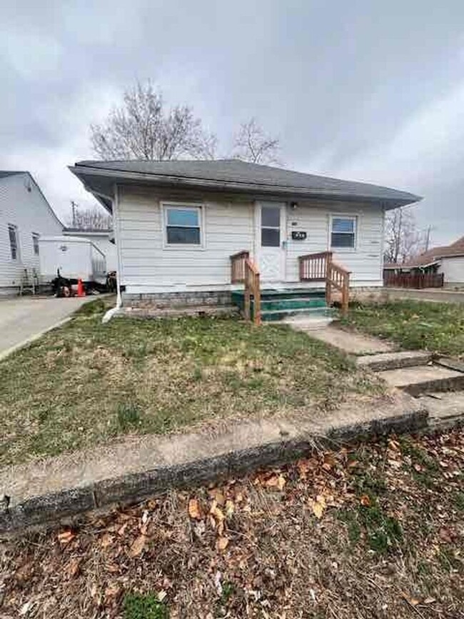 3br/1ba with bonus space - 3br/1ba with bonus space House