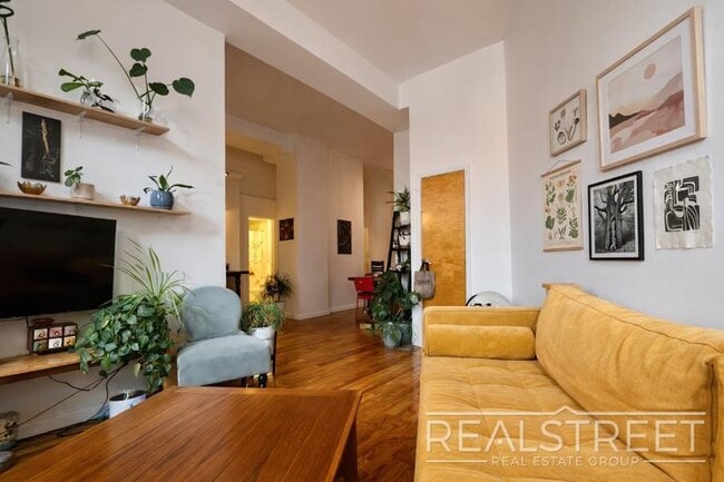 Photo - Designer Loft | 2 Bed / 2 Bath | ~1,000 SF | 12’ Wood Ceilings | Prime Prospect Heights Unidad 1A