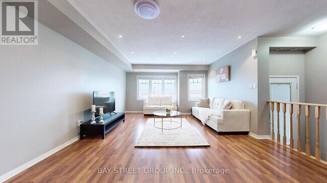 Photo - 3975 Eglinton Ave W