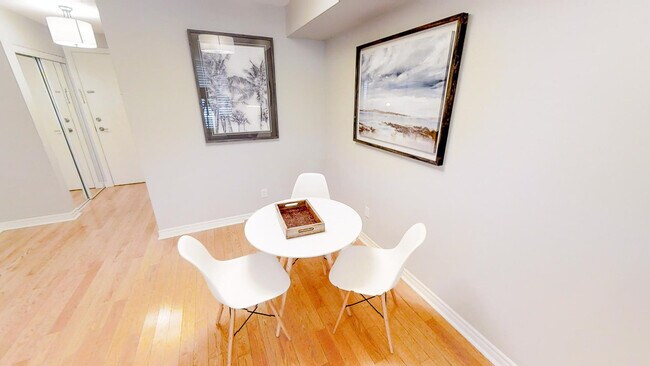 Photo - 104-270 Wellington St W Unit FL1-ID1030995P