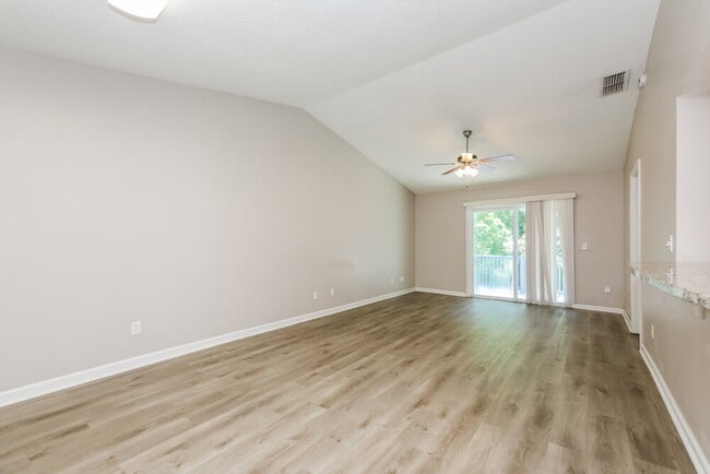 282 Aquarius Cir W