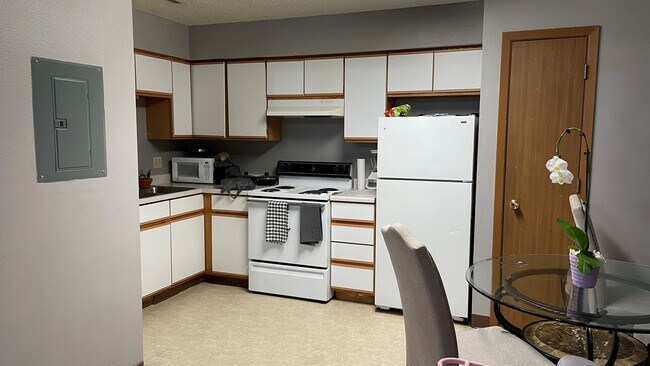 Photo - 2458 Lakeside Dr