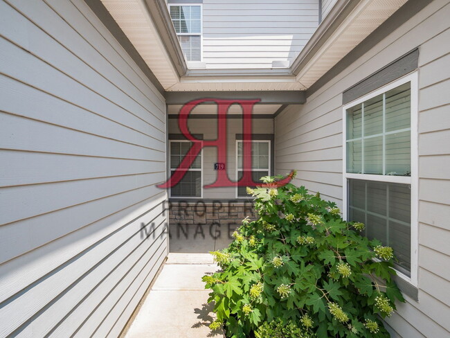 Photo - 719 Wintergreen Wy