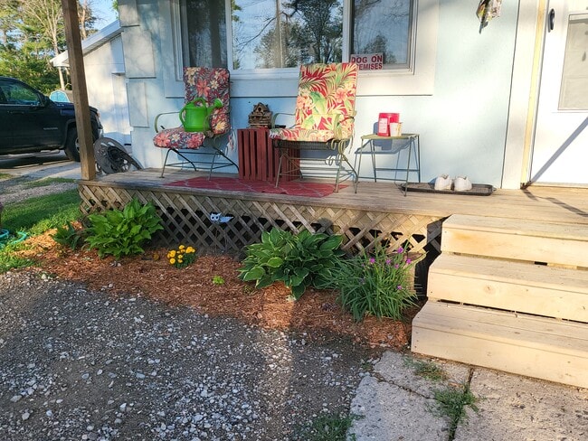 front deck - 4265 Jeffery Rd House