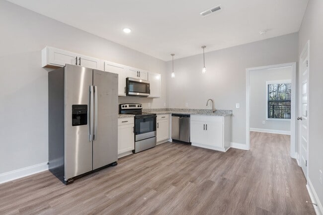 Building Photo - Highland Oaks