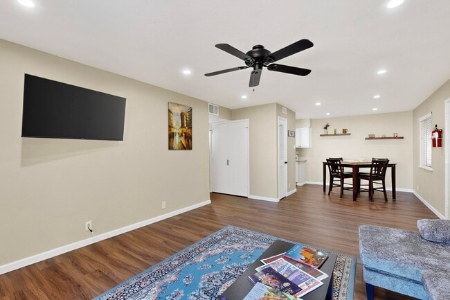 Photo - 1601 Pennsylvania St NE Unit T6