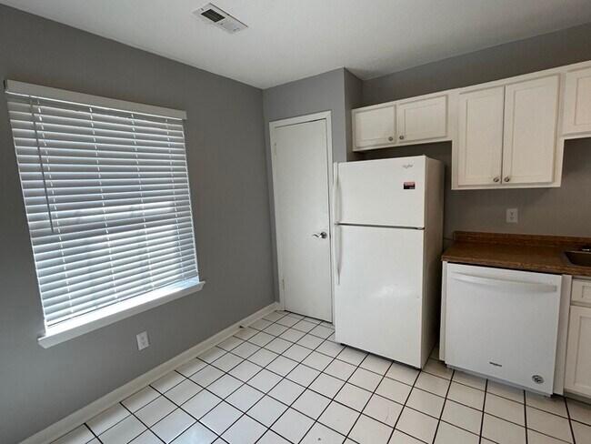 4 bedroom duplex-East Ridge
