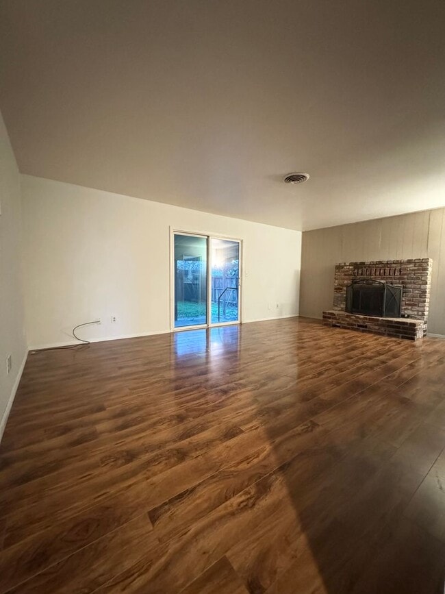 Photo - Westside - Close to Shopping