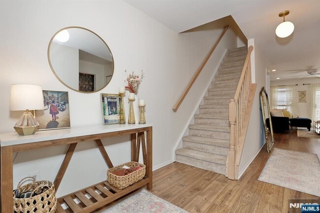 Photo - 2051 Charles