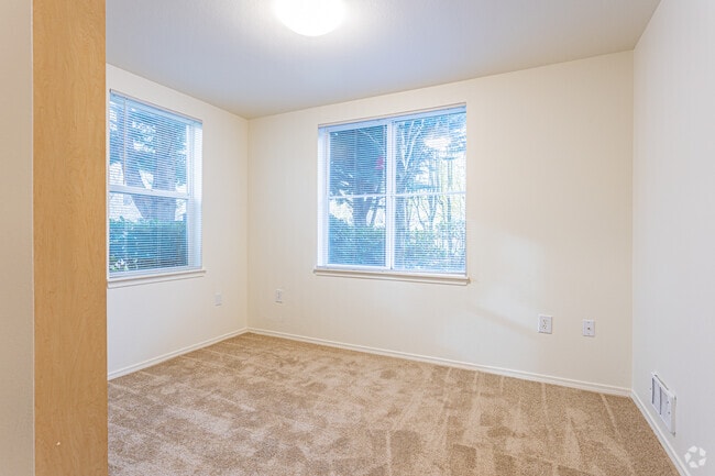 Estilo de dormitorio, vista de una puerta - Esperanza - 55+ Affordable Senior Housing