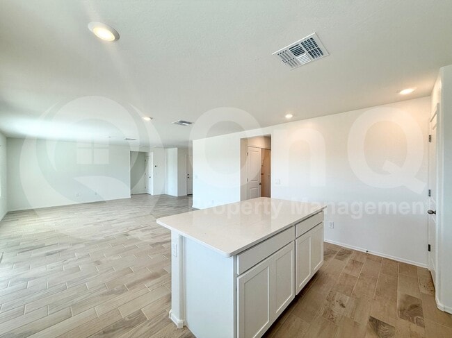 Building Photo - 1435 E Angie Dr Rental