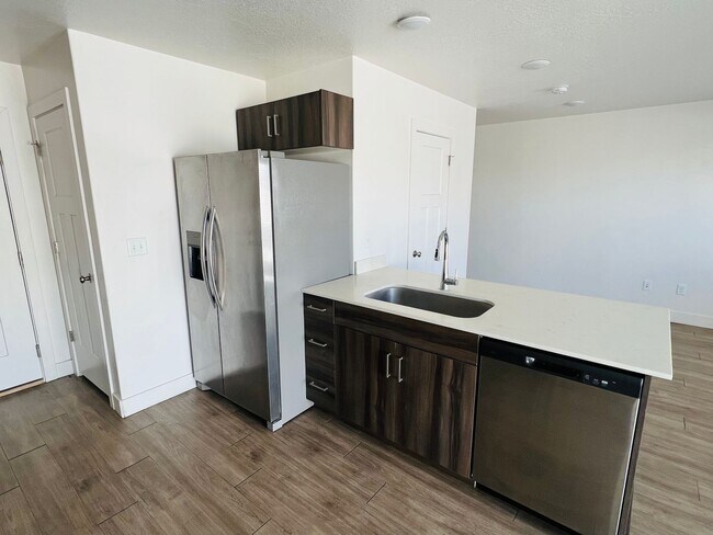 Beautiful new construction town home with ... - Beautiful new construction town home with ...