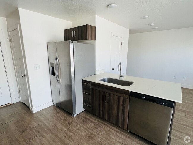 Building Photo - Beautiful new construction town home with ...