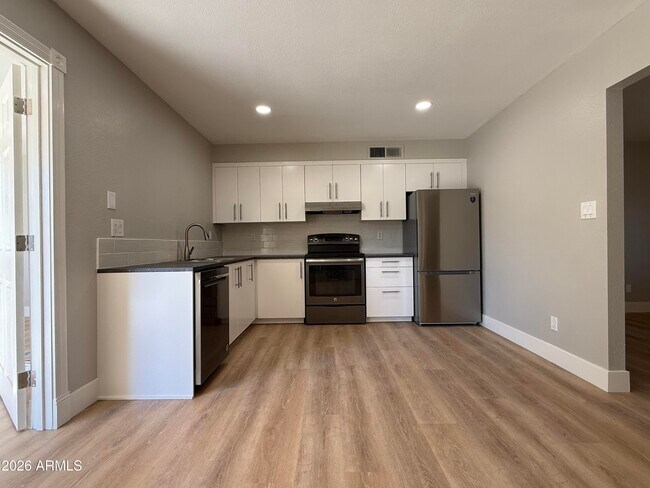 Photo - 2340 E Isabella Ave