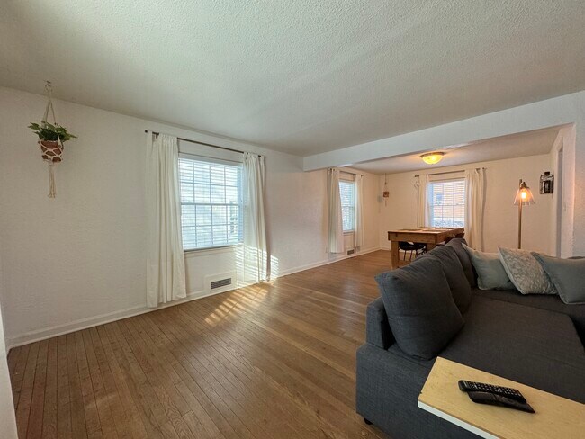 Photo - 620 E 63rd Ter