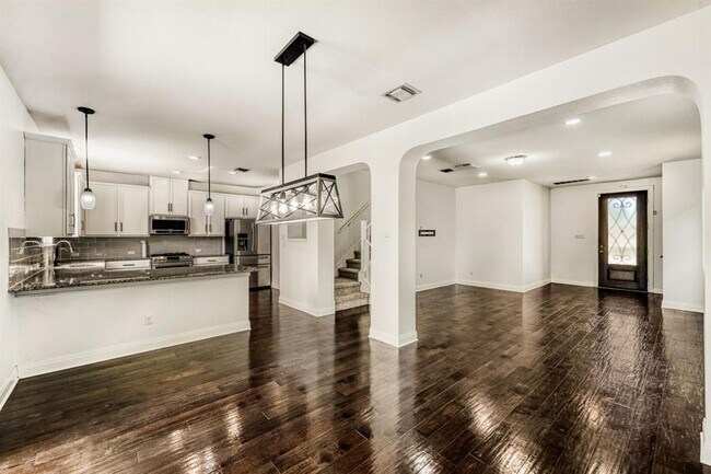 Photo - 194 Danish Dr