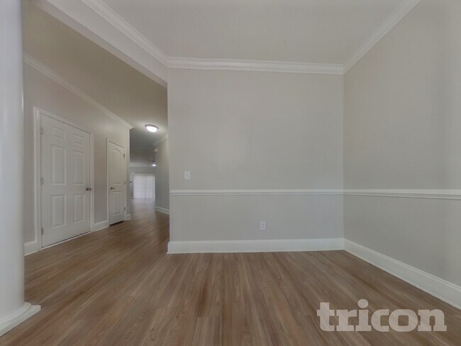 Photo - 302 Merchants Dr