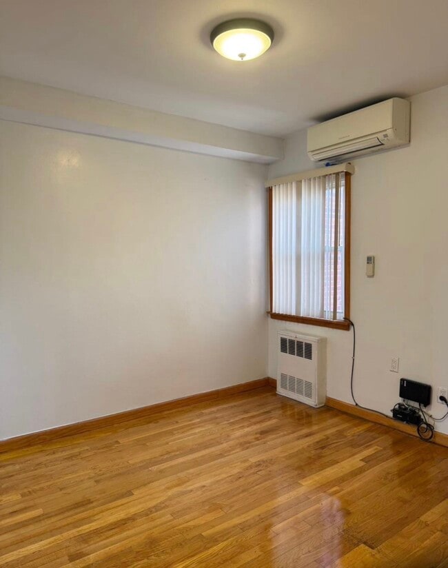 Photo - 56-61 219th St