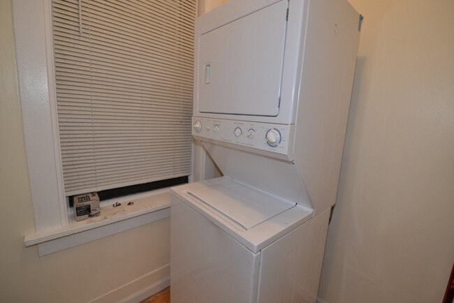 Photo - 2031 Moffat W St Unit 2