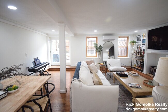 Photo - 249 W Newton St Unit 1